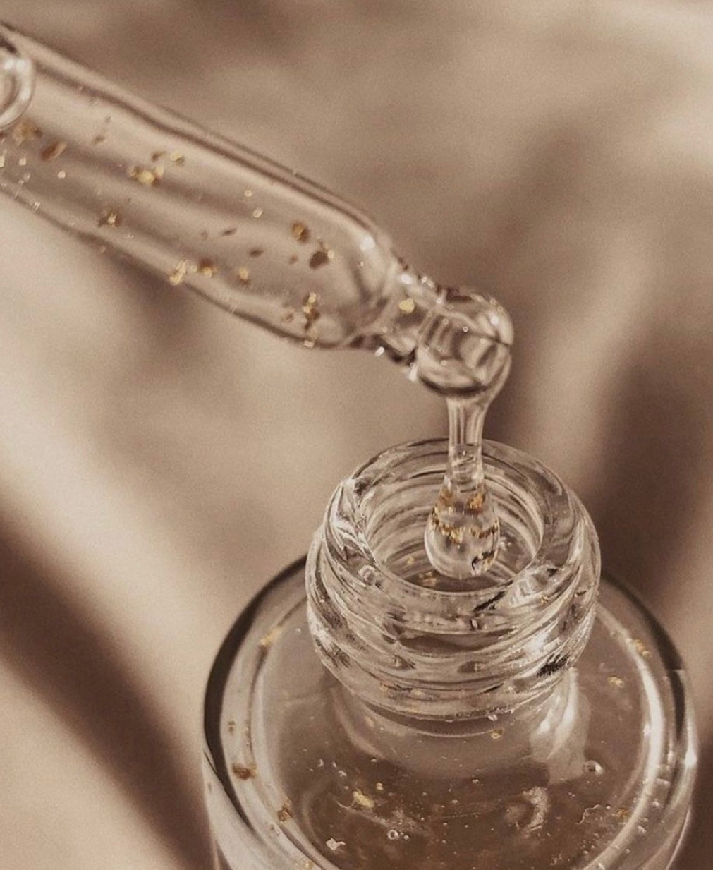 Olio Décolletté illuminante multiuso con foglie Oro 30 ml