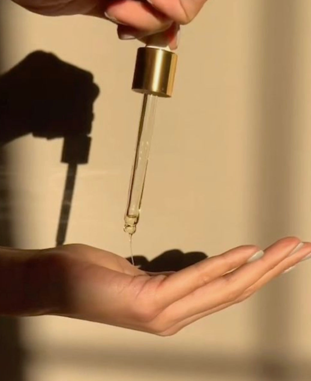 Olio Décolletté illuminante multiuso con foglie Oro 30 ml